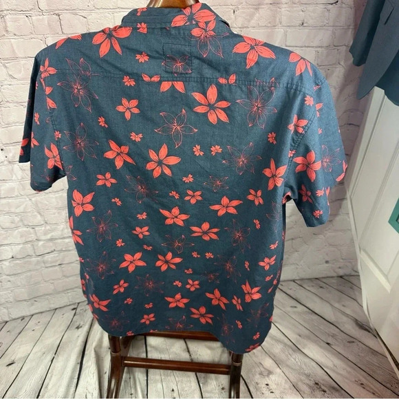 Men's Levi's Hawaiian shirt size XXL Fits Like An XL Like New Conditon - Picture 3 of 5